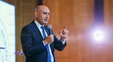 طلاب مدرسة مدينة “تاما” باليابان يستقبلون وزير التعليم بالنشيد المصري