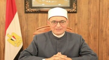 مفتي الجمهورية يطمئن على صحة الإمام الأكبر ويدعو له بالشفاء العاجل