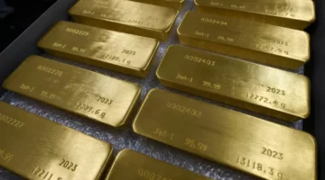 مخاوف نشوب حروب تجارية تشعل السباق على سبائك الذهب