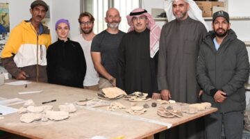 اكتشاف فناء ومبنى في فيلكا يعود إلى الفترة الهلينستية من 2300 سنة