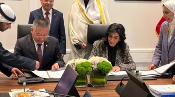 وزير الأشغال توقع عقد مشروع ميناء مبارك مع الشركة الصينية الحكومية