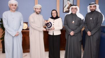«عبدالله السالم» تبحث التعاون مع عمان