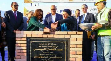 وزيرتا البيئة والتنمية المحلية ومحافظ القليوبية يضعون حجر الأساس للمحطة الوسيطة بالمرصفا