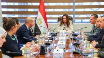 وزيرة التنمية المحلية تتابع مع وفد البنك الأوروبي لإعادة الإعمار والتنمية ملفات التعاون