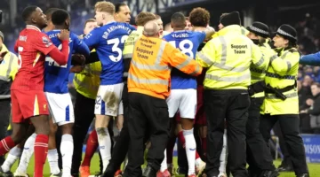 ماذا يعني تعثر ليفربول أمام إيفرتون لسباق المنافسة على لقب الدوري؟