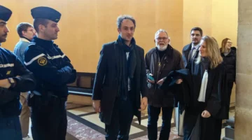 فرنسا تحاكم 5 أشخاص بتهمة خطف صحافيين في سوريا