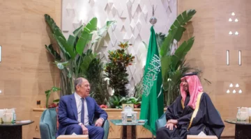 ولي العهد السعودي يستقبل وزير الخارجية الروسي