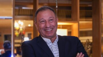 ما هو مرض محمود الخطيب ومن يدير الأهلي في غيابه؟