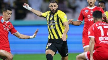 كريم بنزيما يتجاهل معركة الحذاء الذهبي مع رونالدو