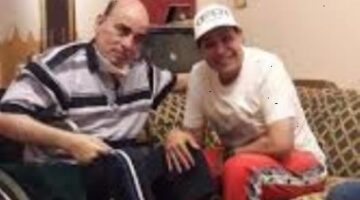تشيع جثمان الشاعر أمل الطائر من أمام مسجد بمستشفى البكرى العام