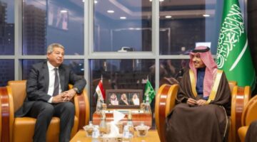 خالد عبد العزيز يلتقي وزير الإعلام السعودي لبحث سبل التعاون