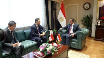 خالد عبدالغفار يستقبل وزير الدولة الأول للدفاع والقوى العاملة بسنغافورة