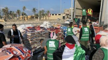 دخول 200 شاحنة مساعدات جديدة إلى قطاع غزة