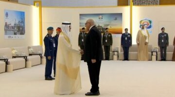 رئيس “العربية للتصنيع” يتفقد منتجات الهيئة في معرض آيدكس أبوظبي 2025
