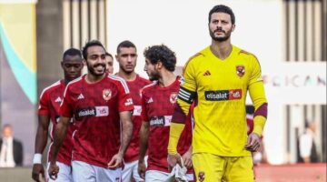 شوبير يكشف مفاجأة صادمة بشأن أول الراحلين عن الأهلي