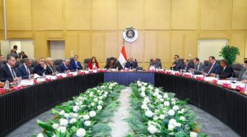 لجنة من التنمية الصناعية والبيئة لمعاينة المدفن الصحي بالعاشر من رمضان