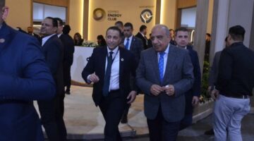 مصر بوست | وزير الكهرباء يبحث مع سيمنس انيرجى سبل اقامة محطة طاقة رياح قدرة 500 ميجاوات