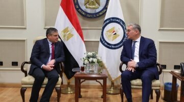 وزير البترول يبحث مع رئيس بيكر هيوز خططها لتعزيز إنتاجها من الحقول