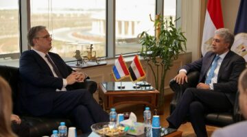 وزير السياحة يبحث مع سفير هولندا بالقاهرة تعزيز التعاون بين البلدين