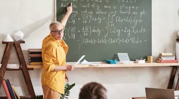 زيادة خيالية للمعلمين: نقابة التعليم تكشف عن زيادة 8000 جنيه لأعضائها