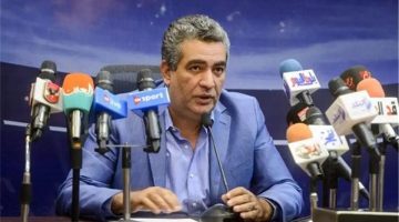 أحمد مجاهد يعلق بسخرية على شائعات تدخله في أزمة لقاء الأهلي والزمالك