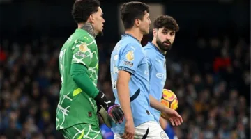 لاعب مانشستر سيتي يرفض توقيع قميص ريال مدريد في لقطة أثارت الجدل