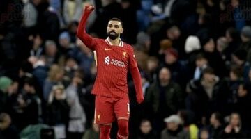 محمد صلاح يتألق في الدوري الإنجليزي: الملك يحسم المواجهة الأولى أمام مرموش ويتساوى مع ميسي في إنجاز تاريخي.. الصحافة الإنجليزية تطالب ليفربول بتجديد عقد النجم الأفضل في العالم