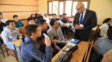 وزير التعليم يلتقي طلاب وطالبات المراحل الدراسية في حوار مفتوح حول أهمية الاهتمام بالتكنولوجيا