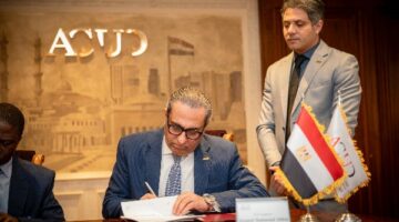 شركة العاصمة الإدارية وسفارة كوت ديفوار توقعان عقد بيع قطعة أرض لإنشاء مقر سفاري جديد في القاهرة