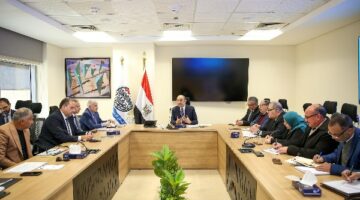 شيمي يتابع أداء الصناعات الكيماوية وتنفيذ مشروعات التطوير بفاعلية