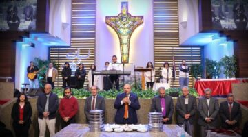 رئيس الطائفة الإنجيلية يشهد انضمام أعضاء جدد إلى الكنيسة الإنجيلية بمصر الجديدة