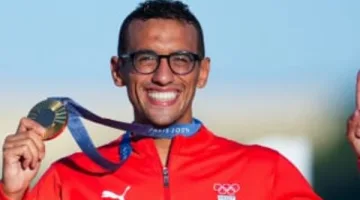 شاب صيني من ذوي الإعاقة يكرّم البطل الأولمبي أحمد الجندي برسم رائع