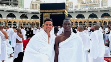 أليو ديانج ورضا سليم يقومان بأداء مناسك العمرة في مكة المكرمة