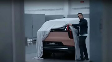 تسريب صور حصري لسيارة فولفو EX60 الكهربائية المقرر طرحها في 2026
