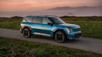 سيارات كيا EV9 2025: سبب سحبها من الأسواق العالمية وحقيقة العيب الخطير