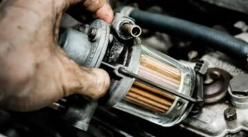 3 علامات تحذيرية تدل على تلف فلتر البنزين في سيارتك.. لا تتجاهلها!