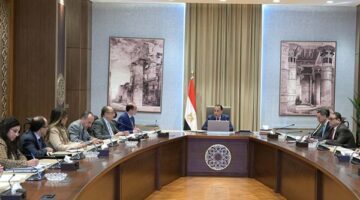 رئيس الوزراء يستعرض موقف منظومة تداول الأقطان.. ويوجه بسرعة سداد مستحقات المزارعين