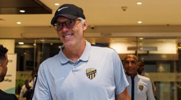 مدرب الاتحاد السعودي يرفض استلام جائزته قبل مباراة الأخدود