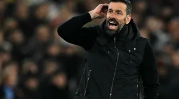 فان نيستلروي يخسر 11 من 12 مباراة: تصريحات مثيرة بعد سلسلة الهزائم!