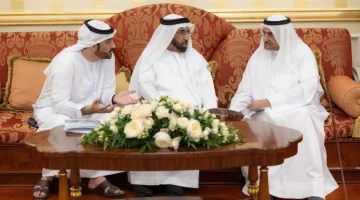 حاكم الفجيرة يلتقي مجلس إدارة جمعية الفجيرة الخيرية لبحث أعمالها.