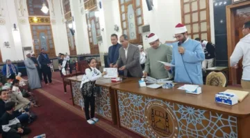 تكريم حفظة القرآن الكريم في مسابقة كبرى بمسجد الميناء الكبير بالغردقة.