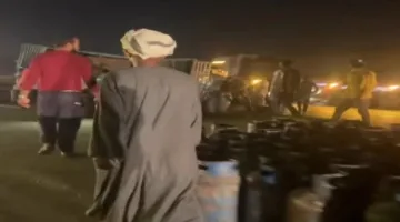 انقلاب سيارة نقل محملة بالأنابيب يعطل الحركة بالطريق الإقليمي في المنوفية