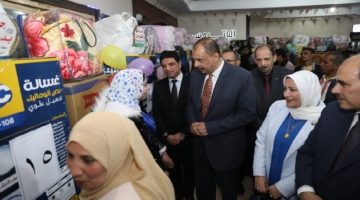 محافظ سوهاج يمنح 40 جهاز عروس لدعم الفتيات الأولى بالرعاية قبل الزواج