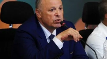 هاني أبو ريدة يوضح السبب الحقيقي وراء أزمة مباراة القمة بين الأهلي والزمالك