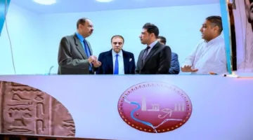 محافظ سوهاج يتابع نموذج عربة حضارية مميزة لخدمة المواطنين بالكورنيش الغربي