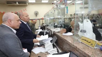 محافظ القاهرة يتفقد ديوان العاصمة ويهنئ العاملين بالعيد لضمان جودة الخدمات