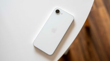 هل iPhone 16 Pro يتفوق حقًا على iPhone 16e؟ تجربة شاملة بين الأفضل للأجهزة الذكية!