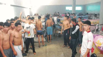 فاس: حكم بالسجن النافذ على مسير مقهى بسبب إساءة للملك محمد السادس