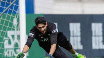 الركراكي يزف خبرا سعيدا لياسين بونو قبل مباراتي المغرب