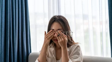 لا تحك عينيك مرة أخرى! تعرف على السبب الذي يؤدي إلى إتلاف رؤيتك!